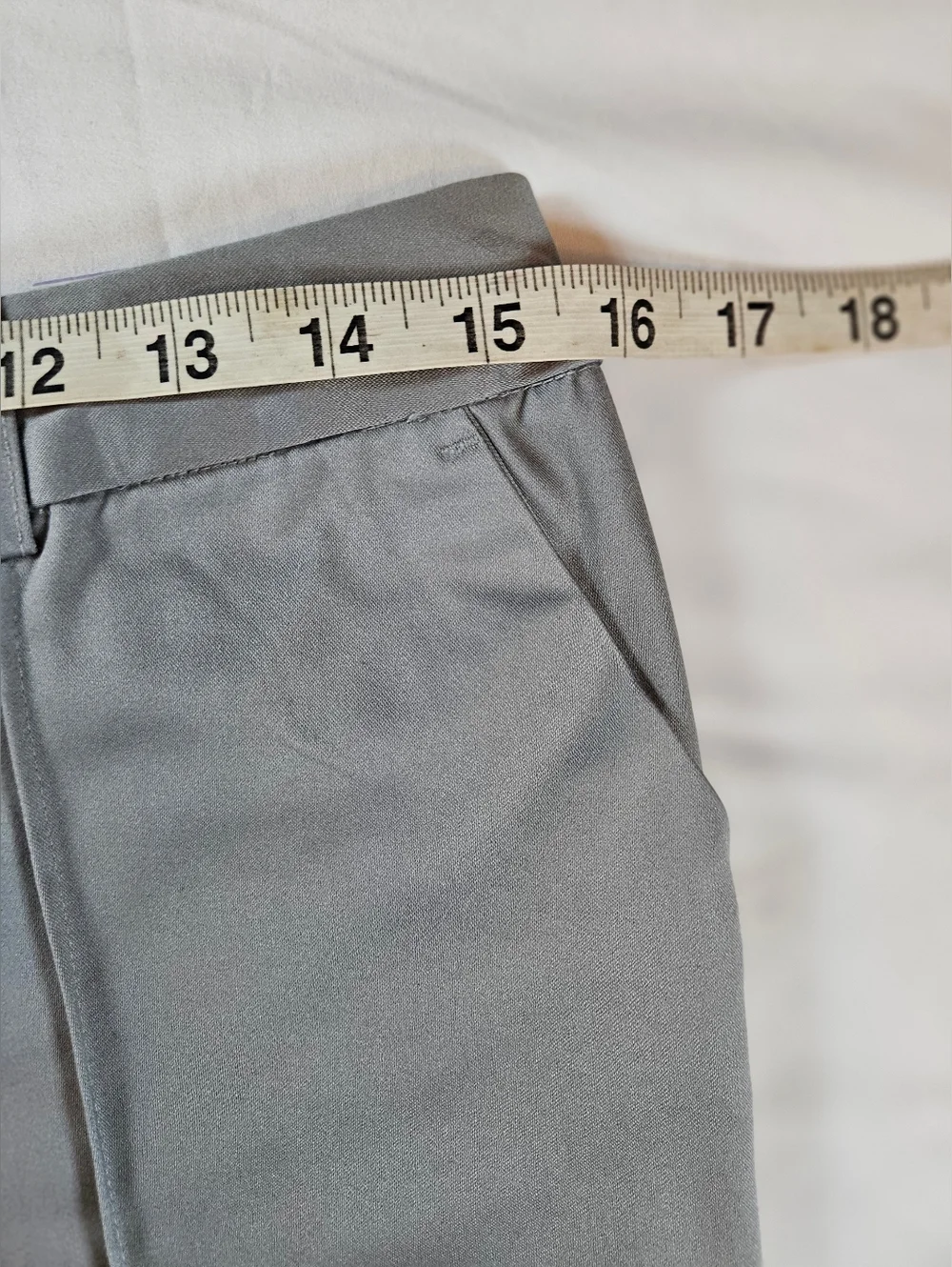 NWT Worthington Womens Petite Gray Modern Fit Bermuda Front Pleat Shorts Size 4P